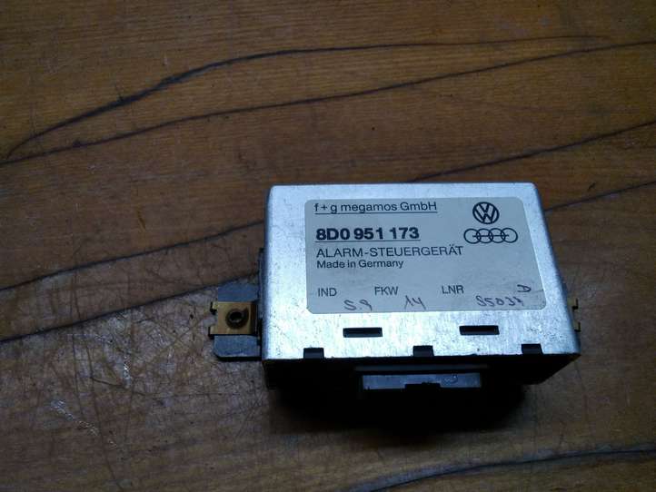Audi A4 (2000 - 2006)  8D0951173 Блок управления сигнализации