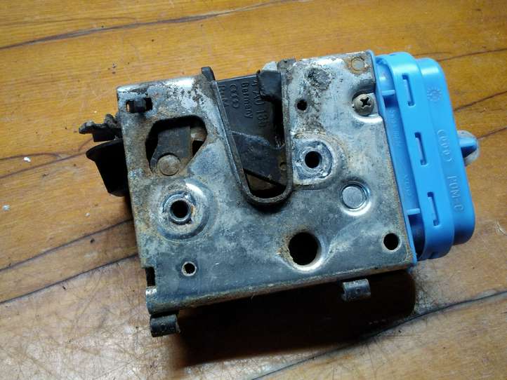 Audi A4 (2000 - 2006)  4A0839016H Замок задней двери