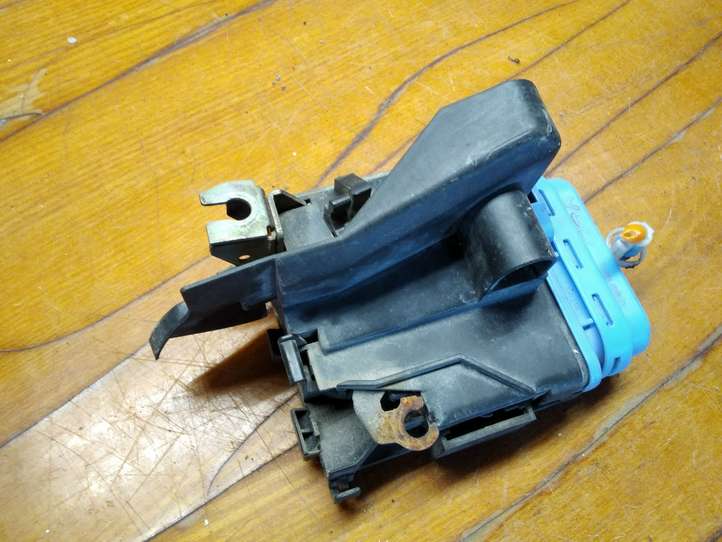 Audi A4 (2000 - 2006)  8D0839015A Замок задней двери