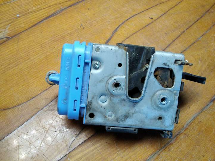 Audi A4 (2000 - 2006)  8D0839015A Замок задней двери