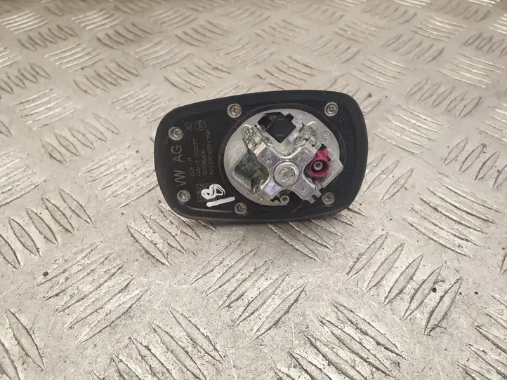 Audi A3/S3 8V (2012 - 2016) 8V0035503N GPS антенна — фото 2