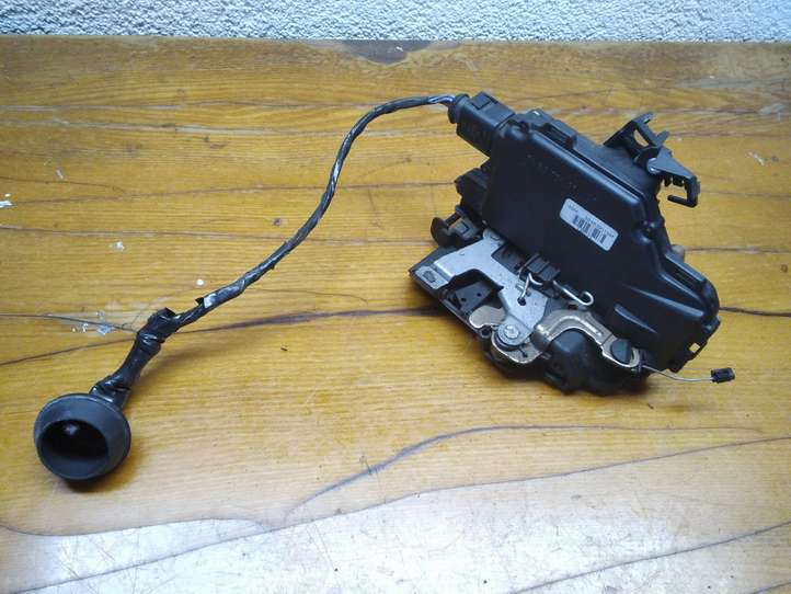 Volkswagen Golf IV (1998 - 2005)  3B4839015M Замок задней двери