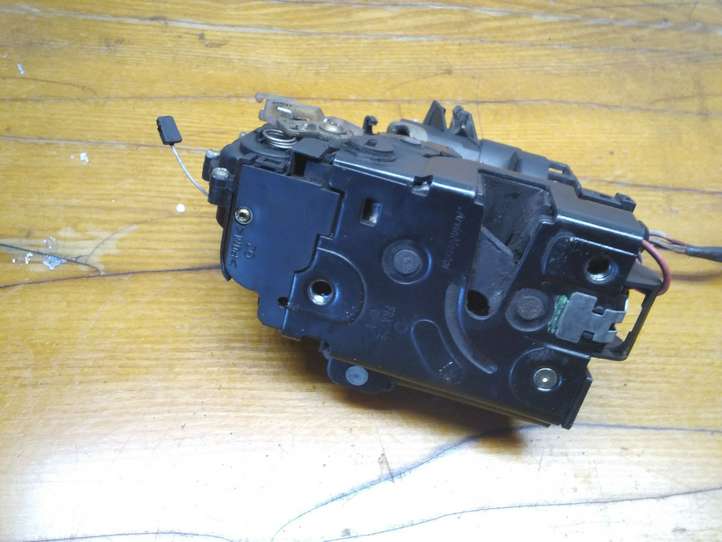 Volkswagen Golf IV (1998 - 2005)  3B4839015M Замок задней двери