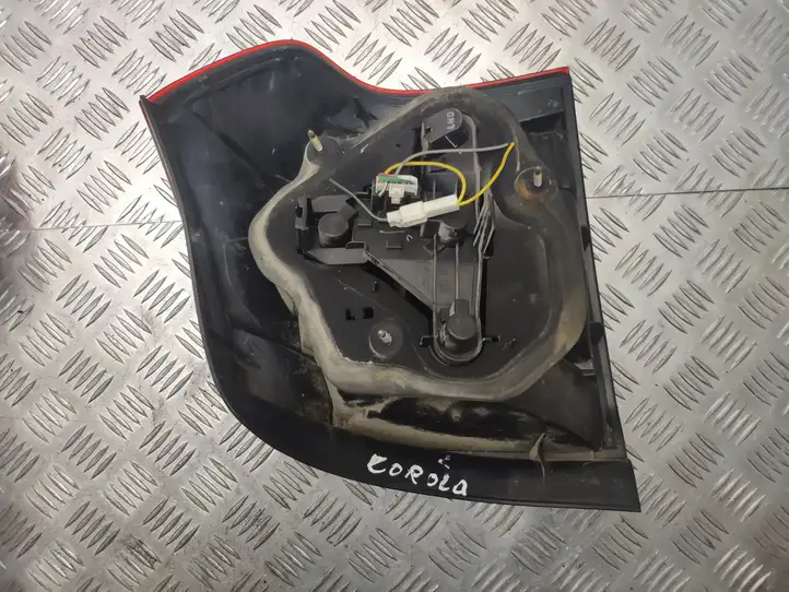 Toyota Corolla E120 E130 (2000 - 2004) 0251 Задний фонарь в кузове — фото 3