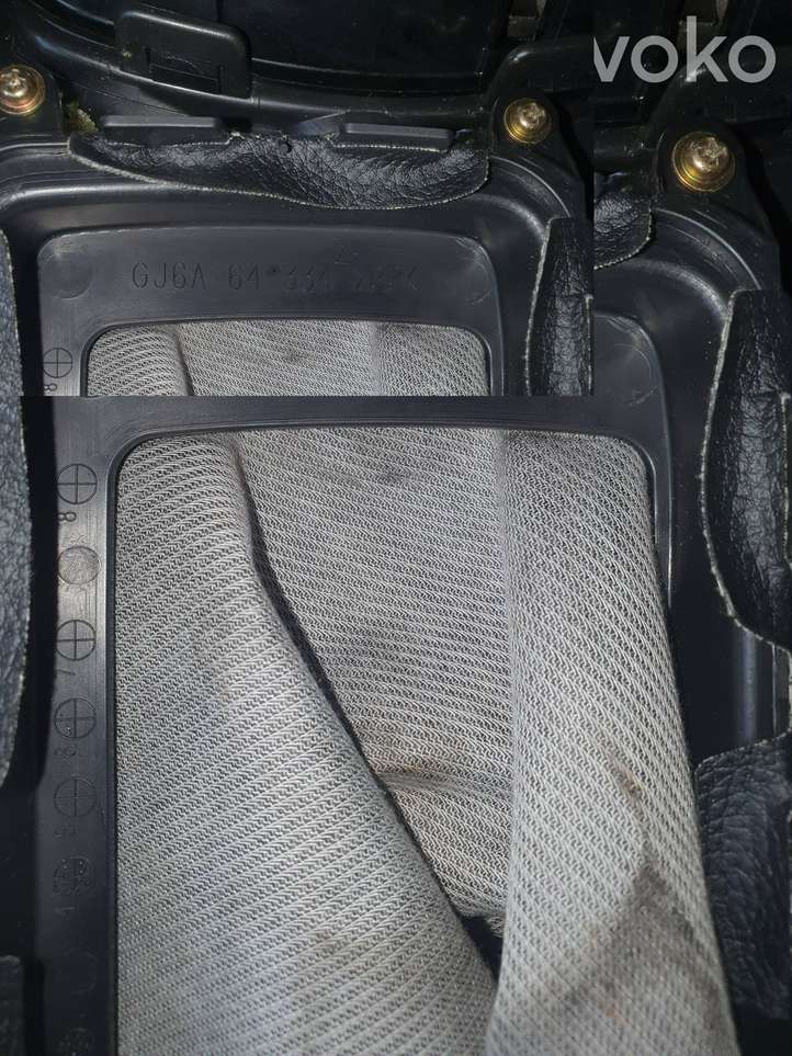 Mazda 6. (2002 - 2005)  GJ6A64334 Рамка рычага переключения передач