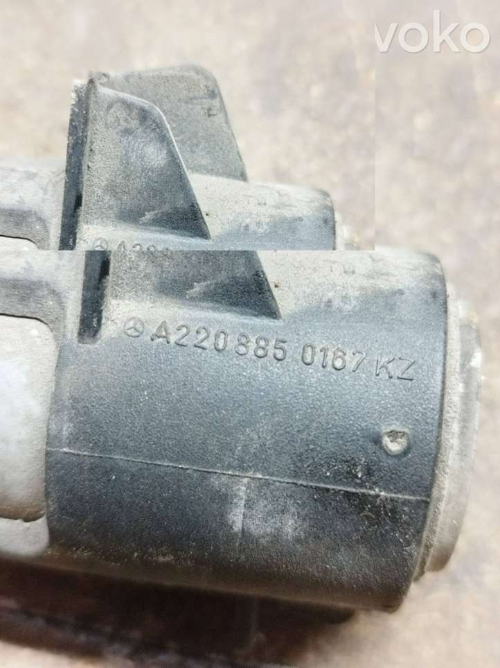 Mercedes-Benz S W220 (1998 - 2006)  A2208850167 Кронштейн заднего датчика парковки (PDC)