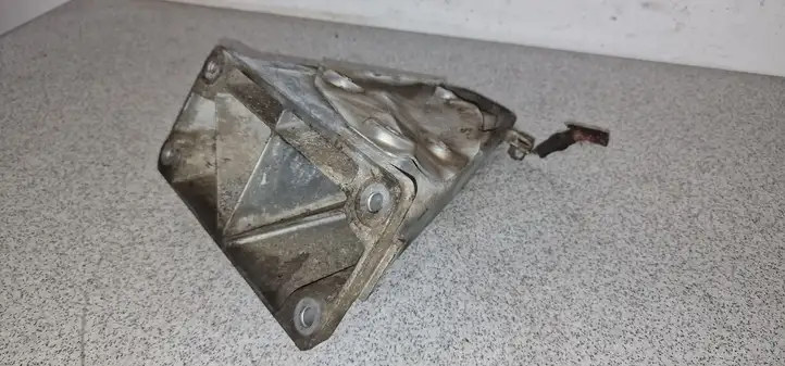 BMW 5 E60 E61 (2004 - 2010) 22116761112 Кронштейн двигателя — фото 1
