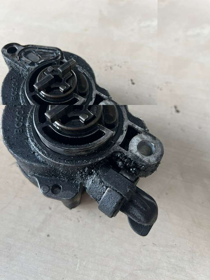 Ford Focus (2005 - 2008)  D1561a Вакуумный насос