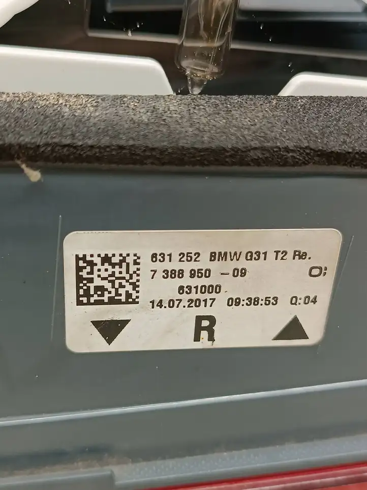 BMW 5 G30 G31 (2016 - ) 7388950 Задний фонарь в крышке багажника — фото 4