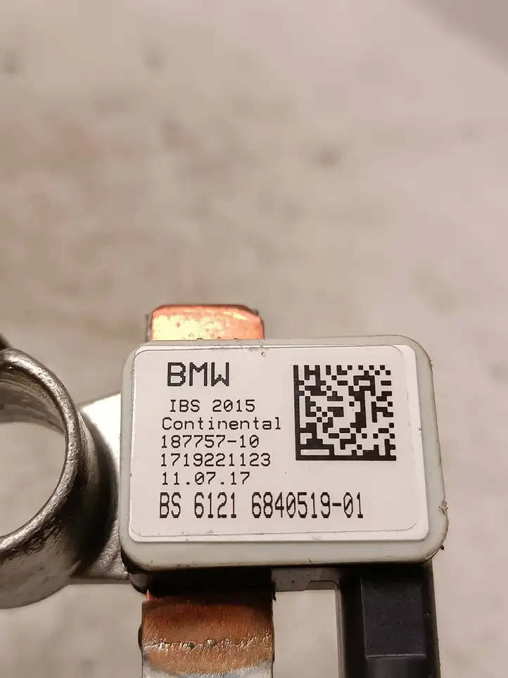 BMW 5 G30 G31 (2016 - ) 6840519 Минусовой провод аккумулятора — фото 4