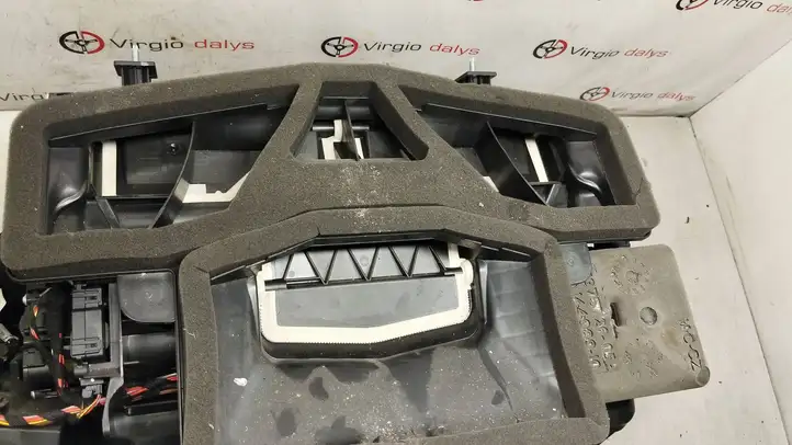 BMW 5 G30 G31 (2016 - ) Z754341 Пластиковый корпус — фото 7