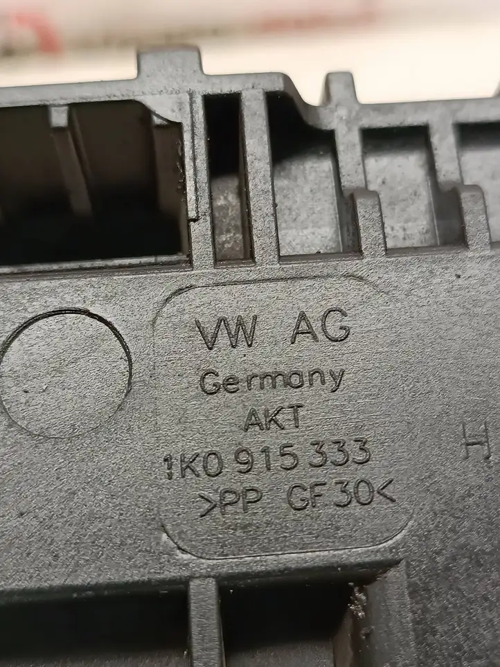 Volkswagen Tiguan (2007 - 2011) 1K0915333 Ящик аккумулятора — фото 3