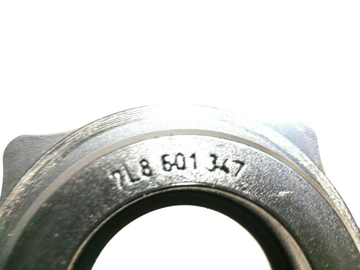 Audi Q7 (2005 - 2009)  7L8601347 Крепежный винт (запасное колесо)
