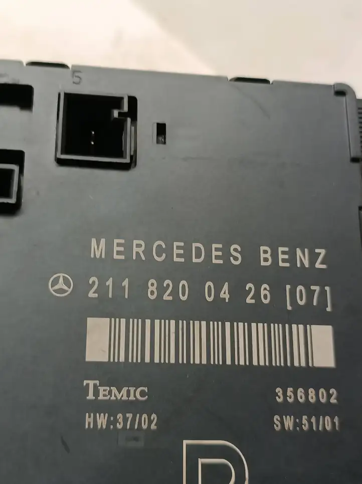 Mercedes-Benz E W211 (2002 - 2009) 2118200426 Блок управления дверью — фото 3
