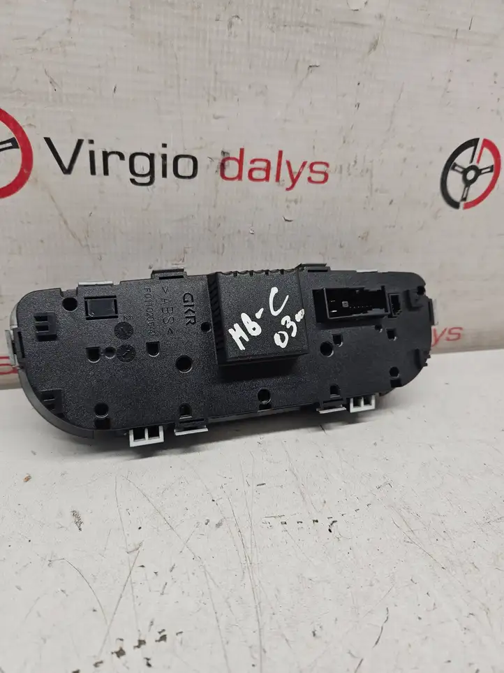 Mercedes-Benz C W203 (2000 - 2007) A2098300085 Блок управления климат-контролем — фото 3