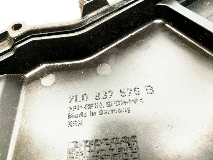 Volkswagen Touareg I (2002 - 2010)  7L0937576B Крышка ящика предохранителей