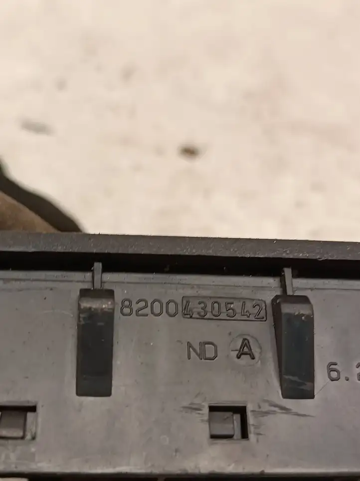 Renault Master II (2004 - 2010) 8200430542 Кнопка обогрева стекла — фото 3