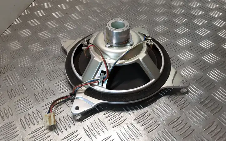 Lexus GS 300 350 430 450h (2004 - 2007)  8616030B00 Громкоговоритель низкой частоты