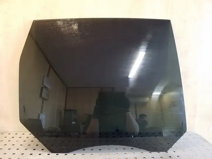 Ford Kuga I (2008 - 2012)  8V41525712B Основное стекло задних дверей