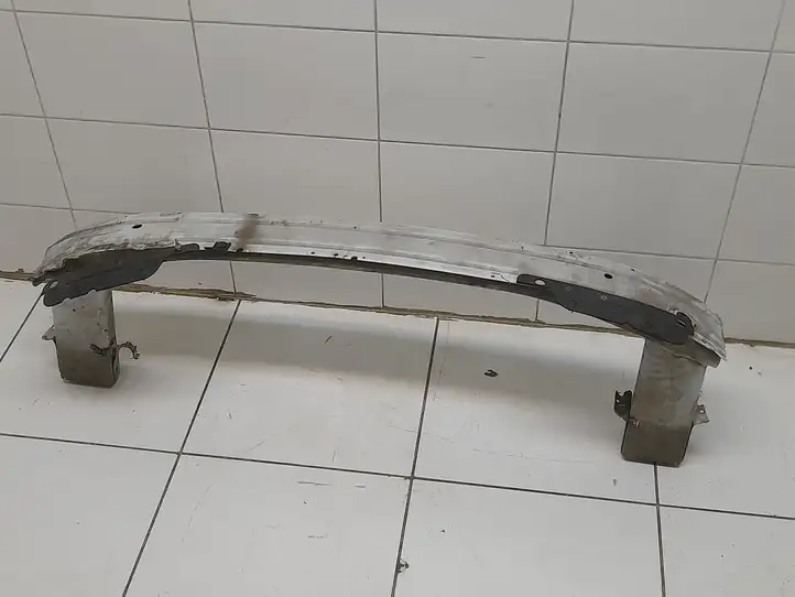 Opel Astra (2009 - 2012)   Балка переднего бампера