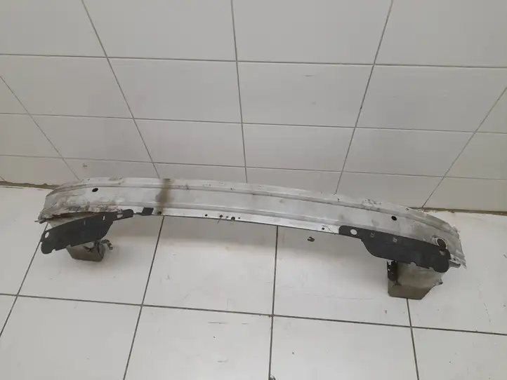 Opel Astra (2009 - 2012)   Балка переднего бампера