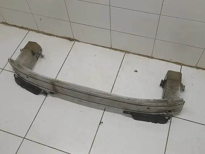 Opel Astra (2009 - 2012)   Балка переднего бампера