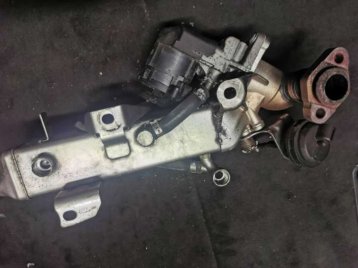 BMW 3 E90 E91 (2005 - 2012)  7810751 Охладитель EGR