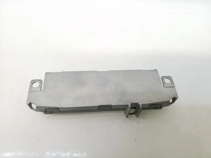 Audi A4 S4 B8 8K (2007 - 2011) 8K5035225J Усилитель антенны — фото 3