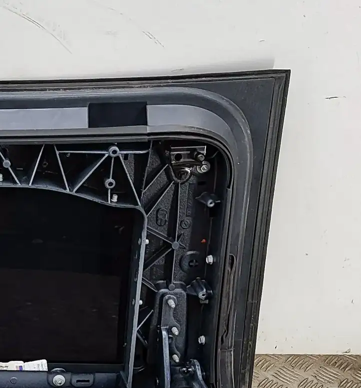 Tesla Model X (2015 - 2021) 102878200I Стекло задней двери — фото 5