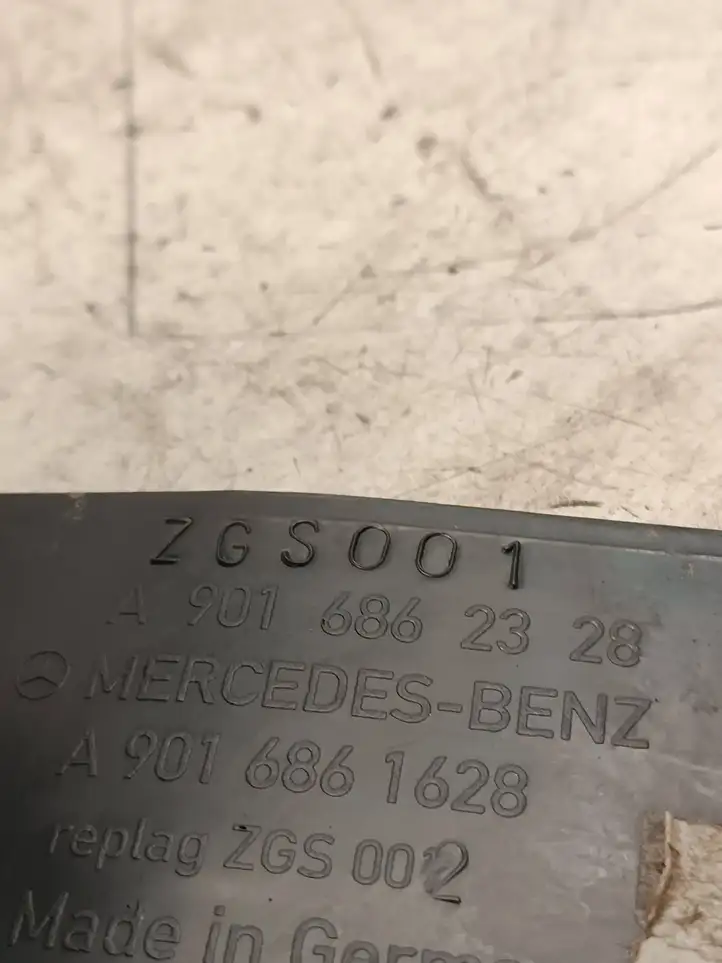 Mercedes-Benz Sprinter W901 W902 W903 W904 (1995 - 2007) A9016862328 Внутренняя отделка переднего порога — фото 4