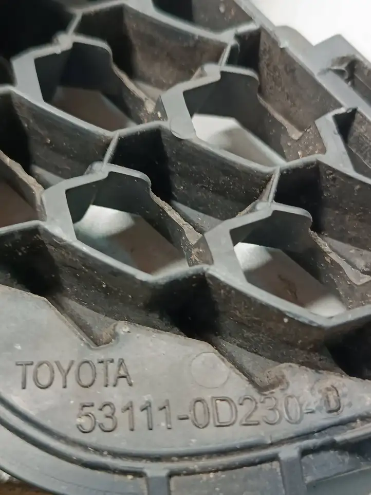 Toyota Yaris (2005 - 2009) 531110D230 Нижняя решетка переднего бампера — фото 4