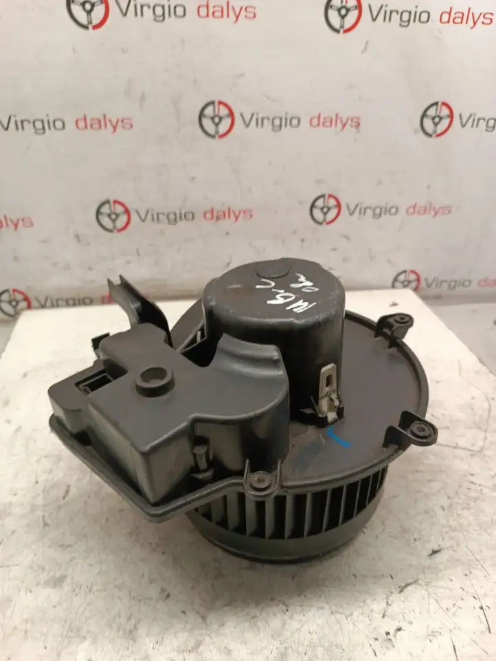 Mercedes-Benz C W203 (2000 - 2007) Вентилятор печки — фото 1