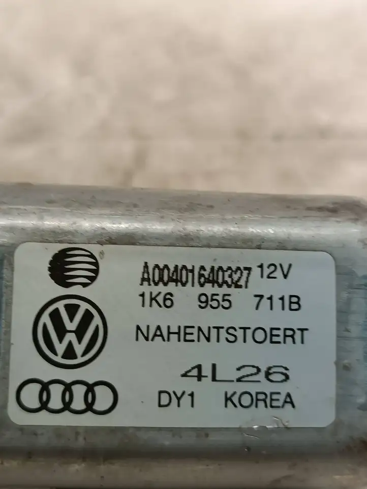 Volkswagen Golf V (2003 - 2009) 1K6955711B Двигатель стеклоочистителя заднего стекла — фото 4