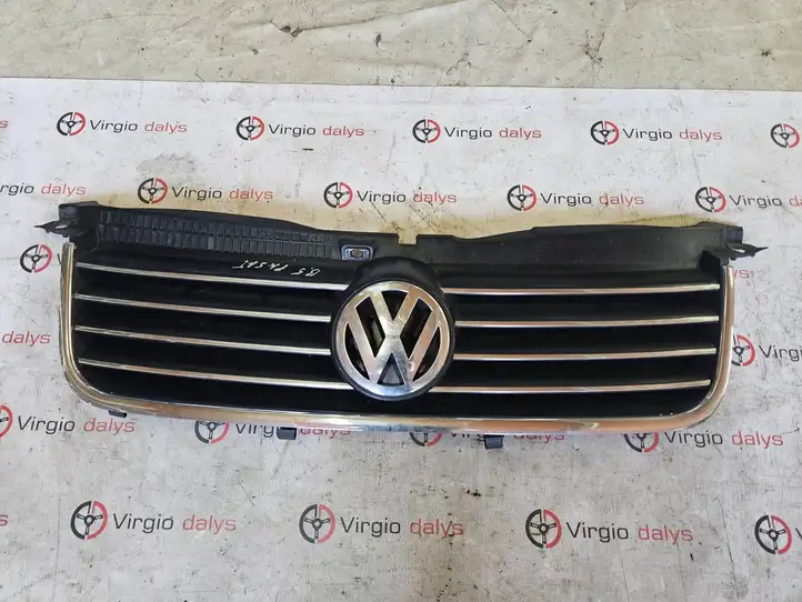 Volkswagen PASSAT B5.5 (2001 - 2005) 3B0853651J Верхняя решетка радиатора — фото 1