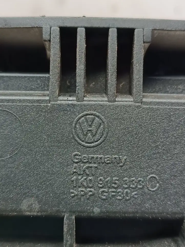 Volkswagen Golf V (2003 - 2009) 1K0915333C Ящик аккумулятора — фото 3