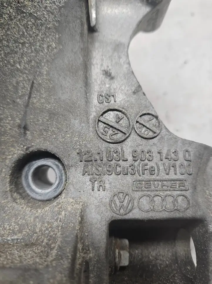 Volkswagen Tiguan (2011 - 2016) 03L903143Q Кронштейн генератора — фото 5