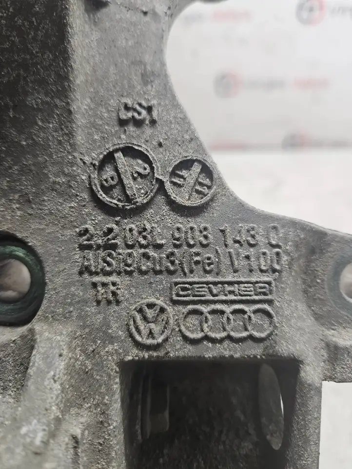 Volkswagen Tiguan (2007 - 2011) 03L903143Q Кронштейн генератора — фото 4