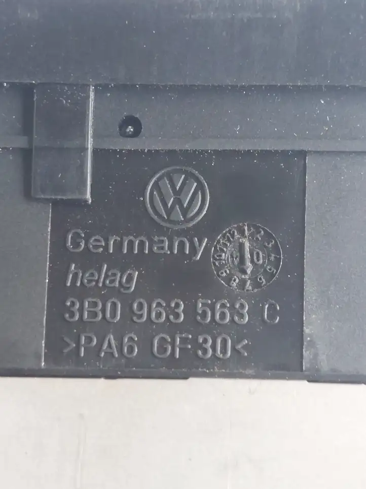 Volkswagen PASSAT B5.5 (2001 - 2005) 3B0963563C Включатель обогрева — фото 2