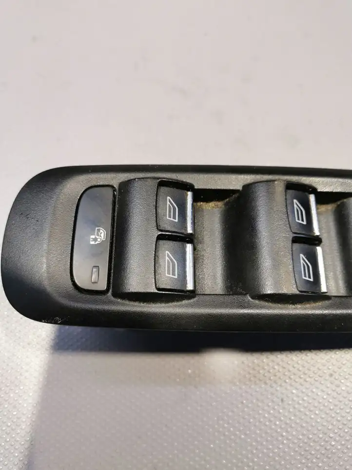 Ford Mondeo MK IV (2007 - 2014) Кнопка стеклоподъемников — фото 3