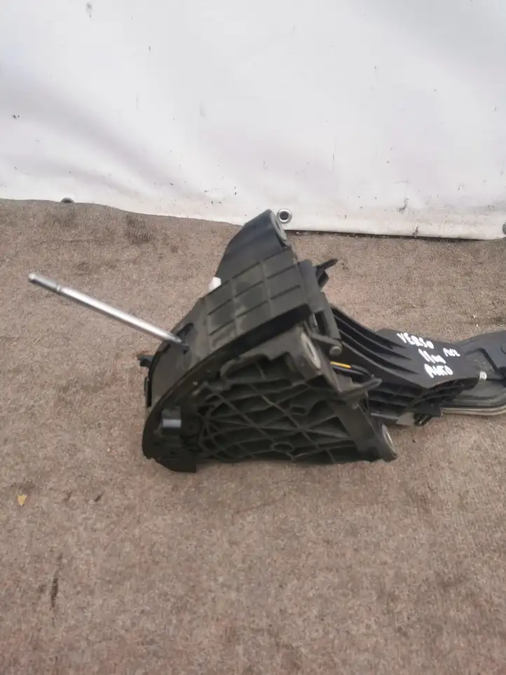 Toyota Verso (2009 - 2012) Кулиса КПП — фото 1