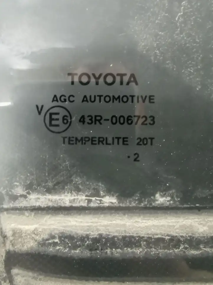 Toyota Avensis T270 (2012 - 2015) Стекло задней двери — фото 2
