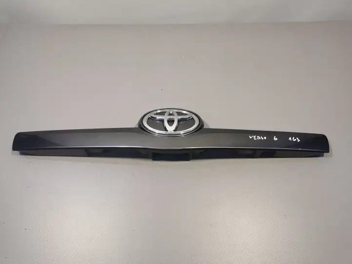 Toyota Verso (2009 - 2012) Подсветка номера — фото 1