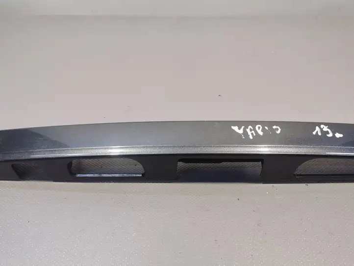 Toyota Yaris (2012 - 2014) Подсветка номера — фото 4