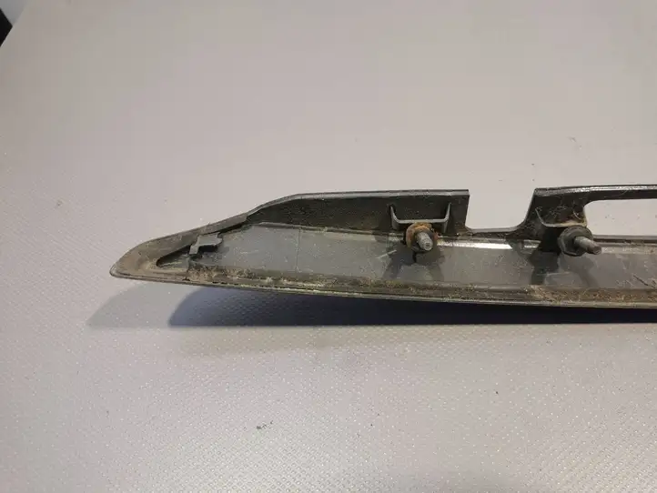 Toyota Yaris (2012 - 2014) Подсветка номера — фото 6