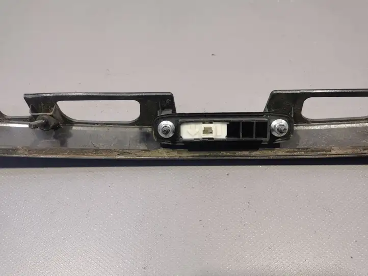 Toyota Yaris (2012 - 2014) Подсветка номера — фото 7