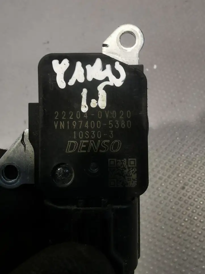 Toyota Yaris (2014 - 2019) Датчик массового расхода воздуха — фото 4