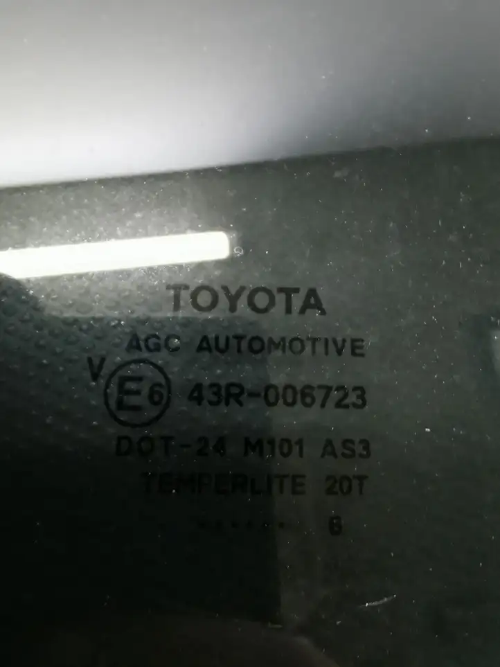 Toyota Yaris (2014 - 2019) Стекло задней двери — фото 2