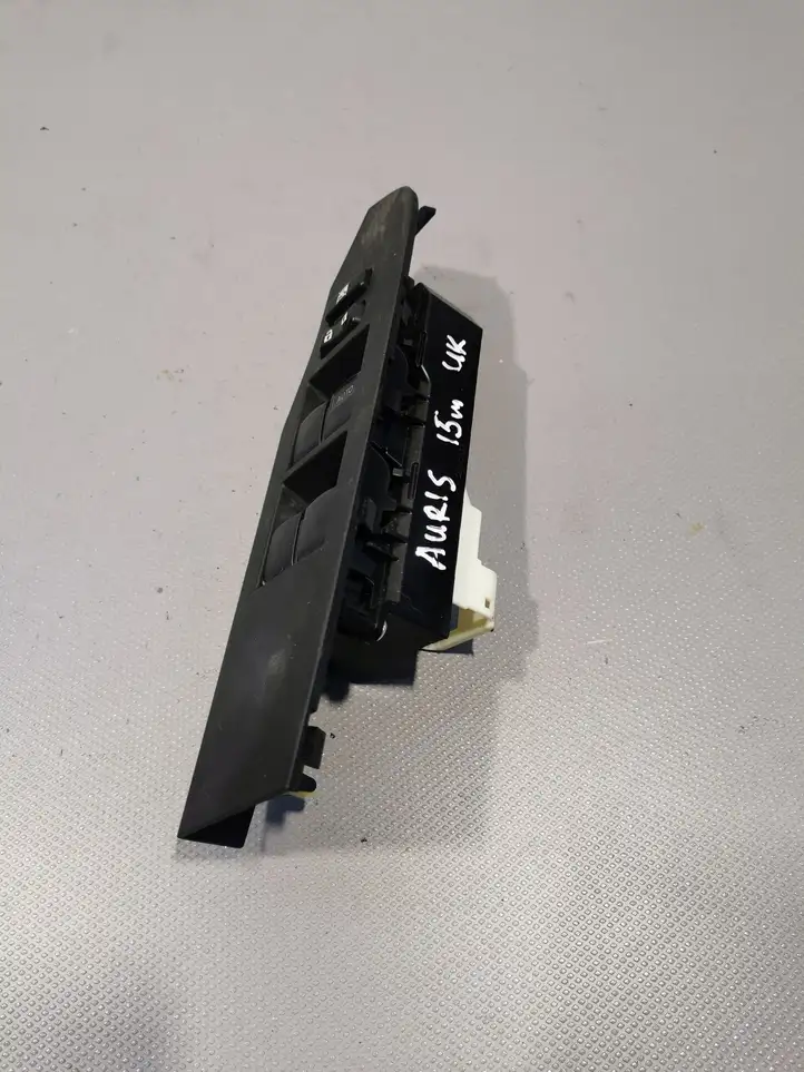 Toyota Auris E180 (2012 - 2018) Кнопка стеклоподъемников — фото 1
