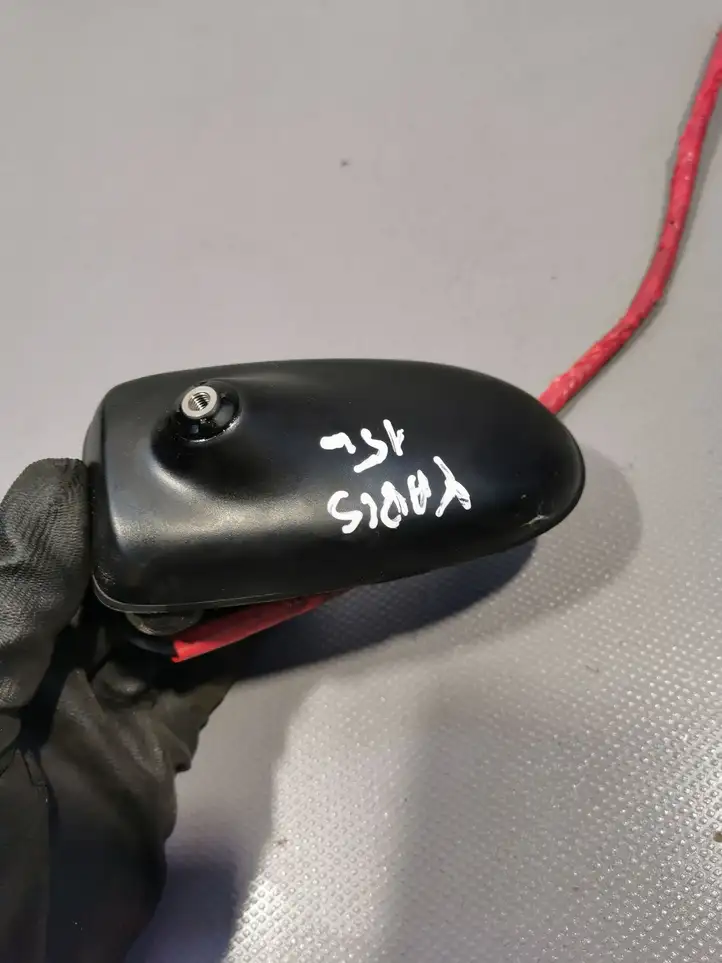 Toyota Yaris (2014 - 2019) GPS антенна — фото 3
