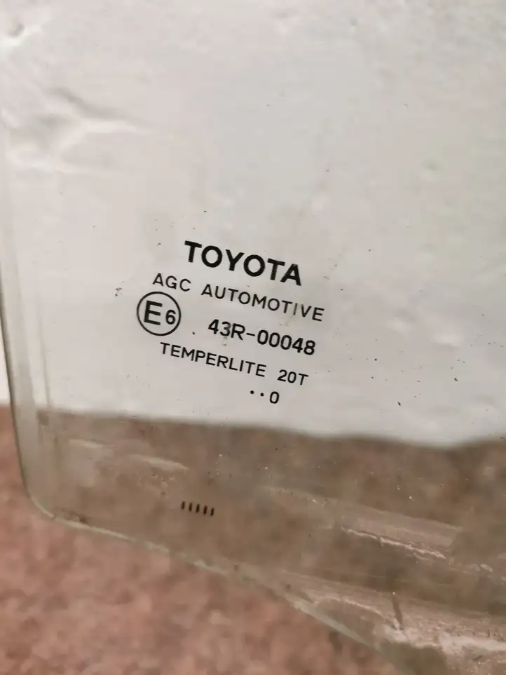 Toyota Avensis T270 (2012 - 2015) Стекло задней двери — фото 2